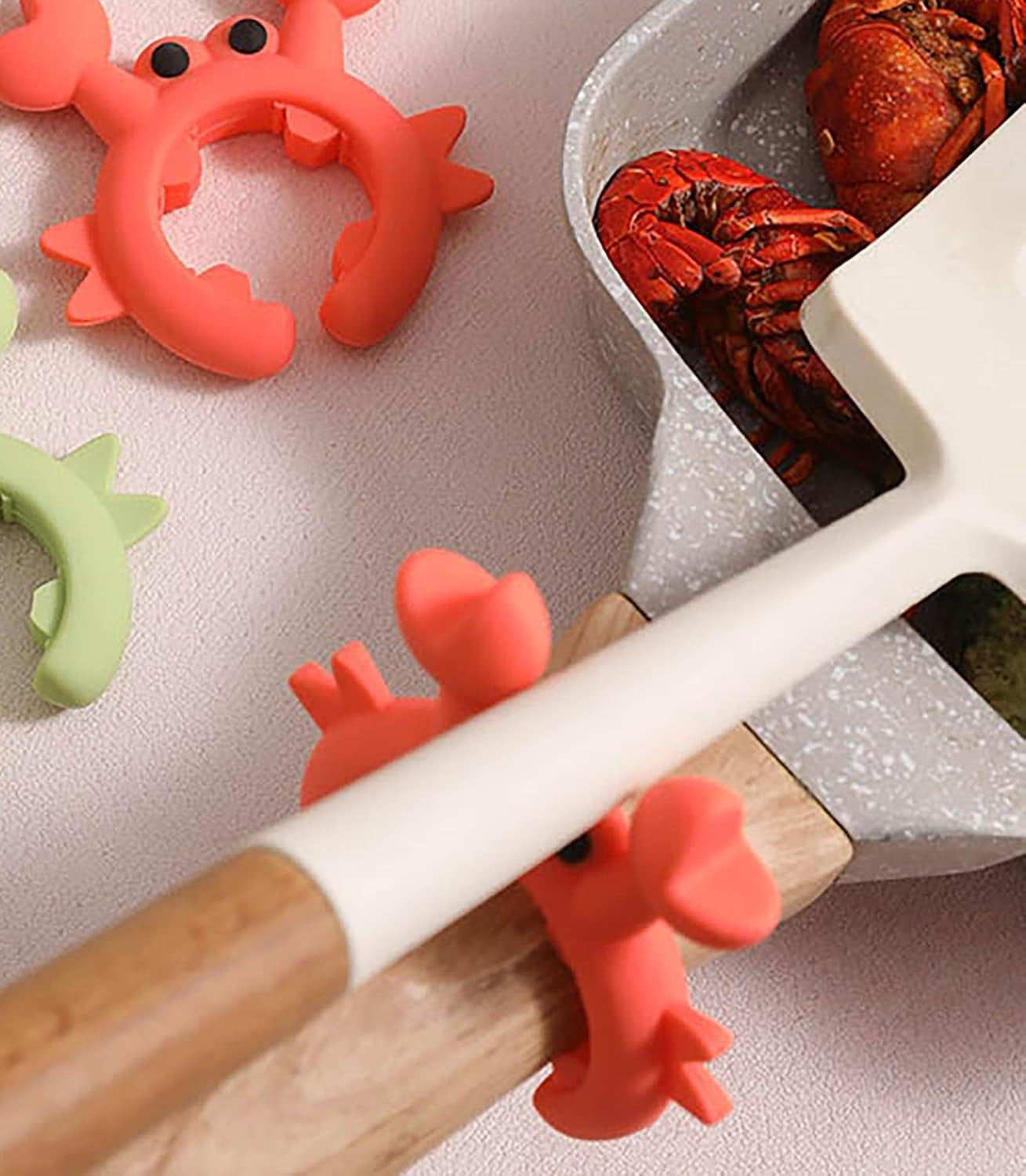 Spatula Rack, 2 Pcs Red Silicon 2.6 Inch X 2.36 Inch Crab Shaped Pot Handle Spatula Holder for Kitchen and Outdoors (Red)