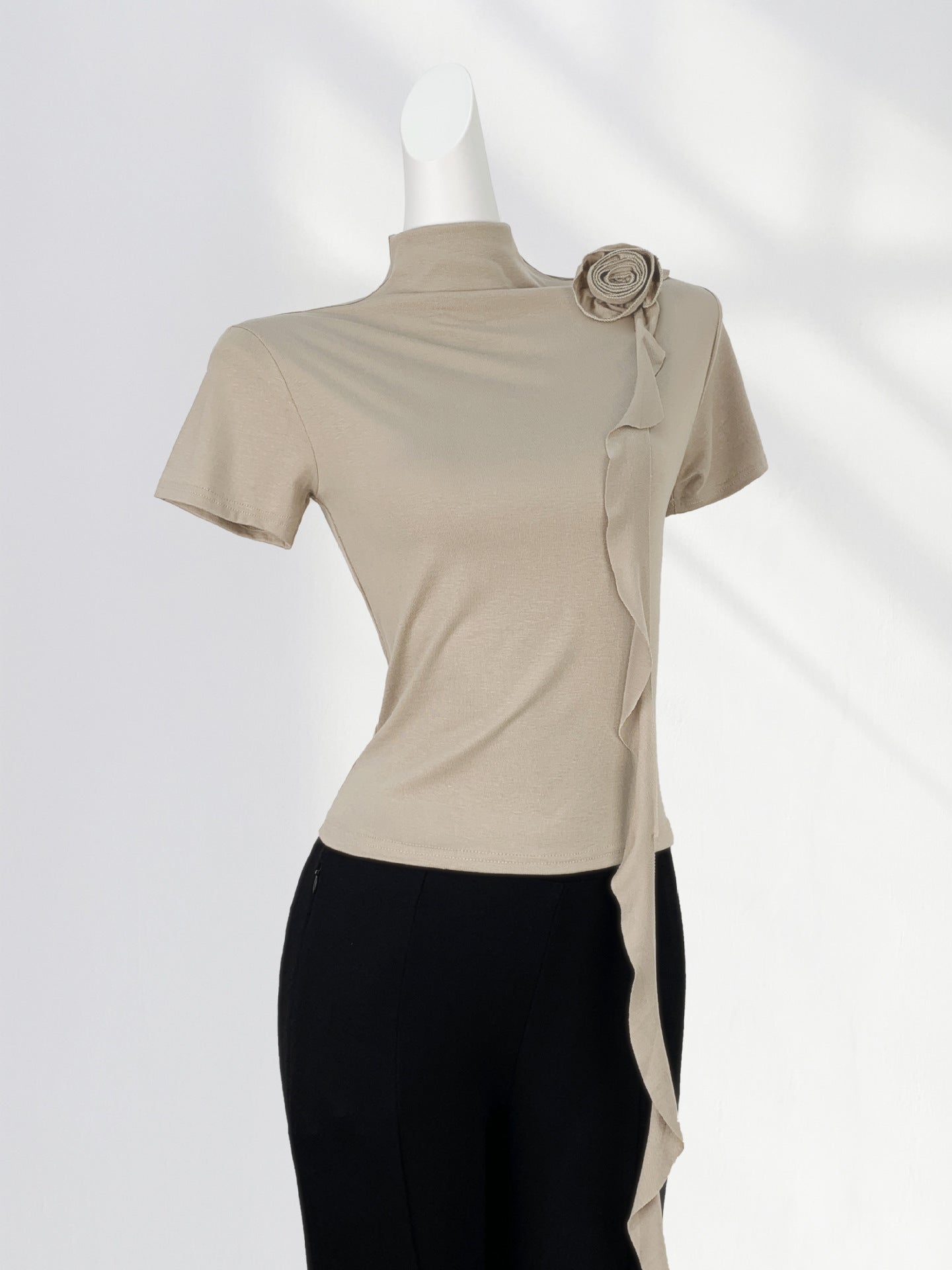 Combed Cotton High-End Half Turtleneck Long-Sleeved Slim Top, Chic and Beautiful Stereo Flower Decoration Right Shoulder T-Shirt for Women