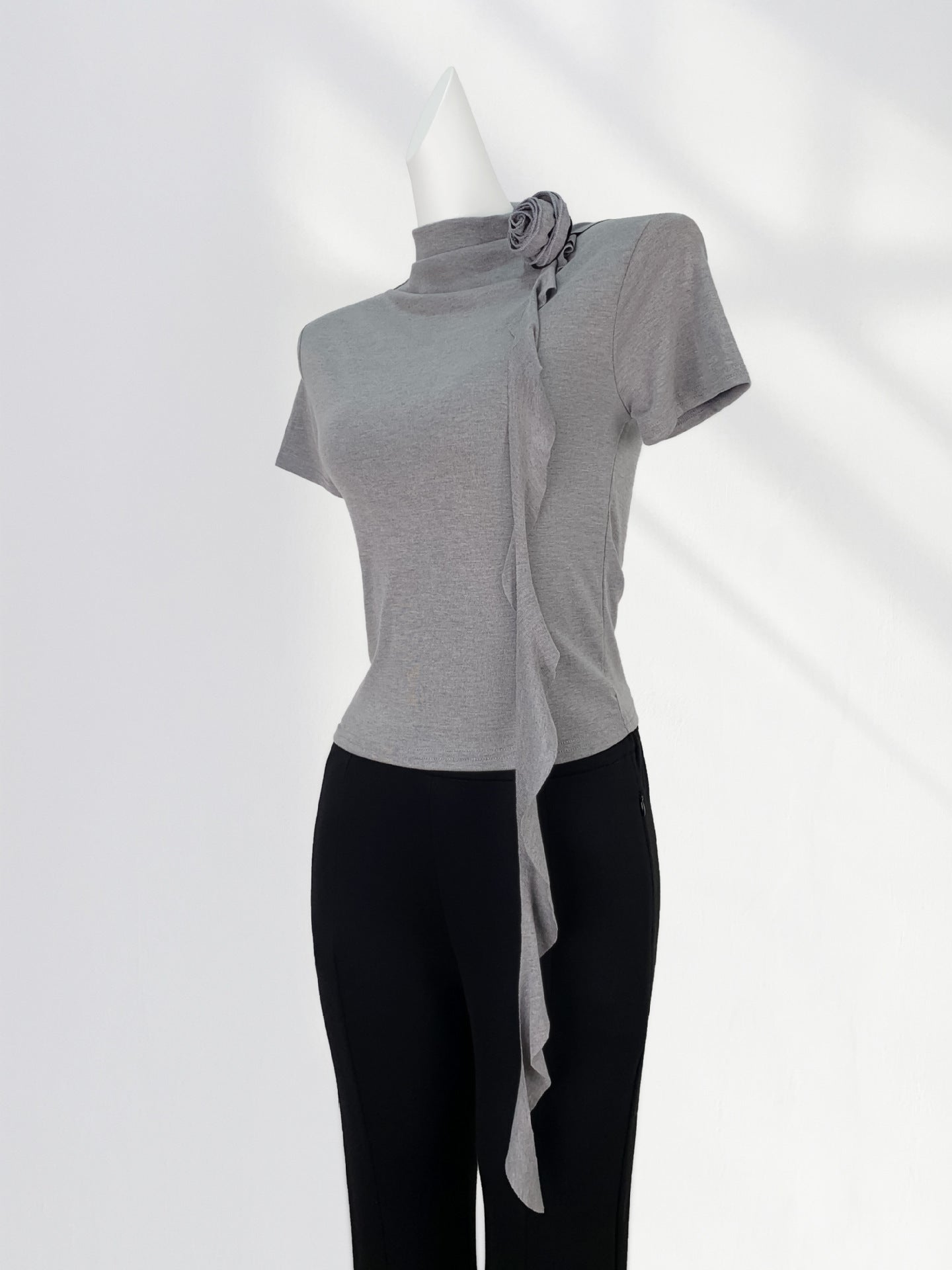 Combed Cotton High-End Half Turtleneck Long-Sleeved Slim Top, Chic and Beautiful Stereo Flower Decoration Right Shoulder T-Shirt for Women