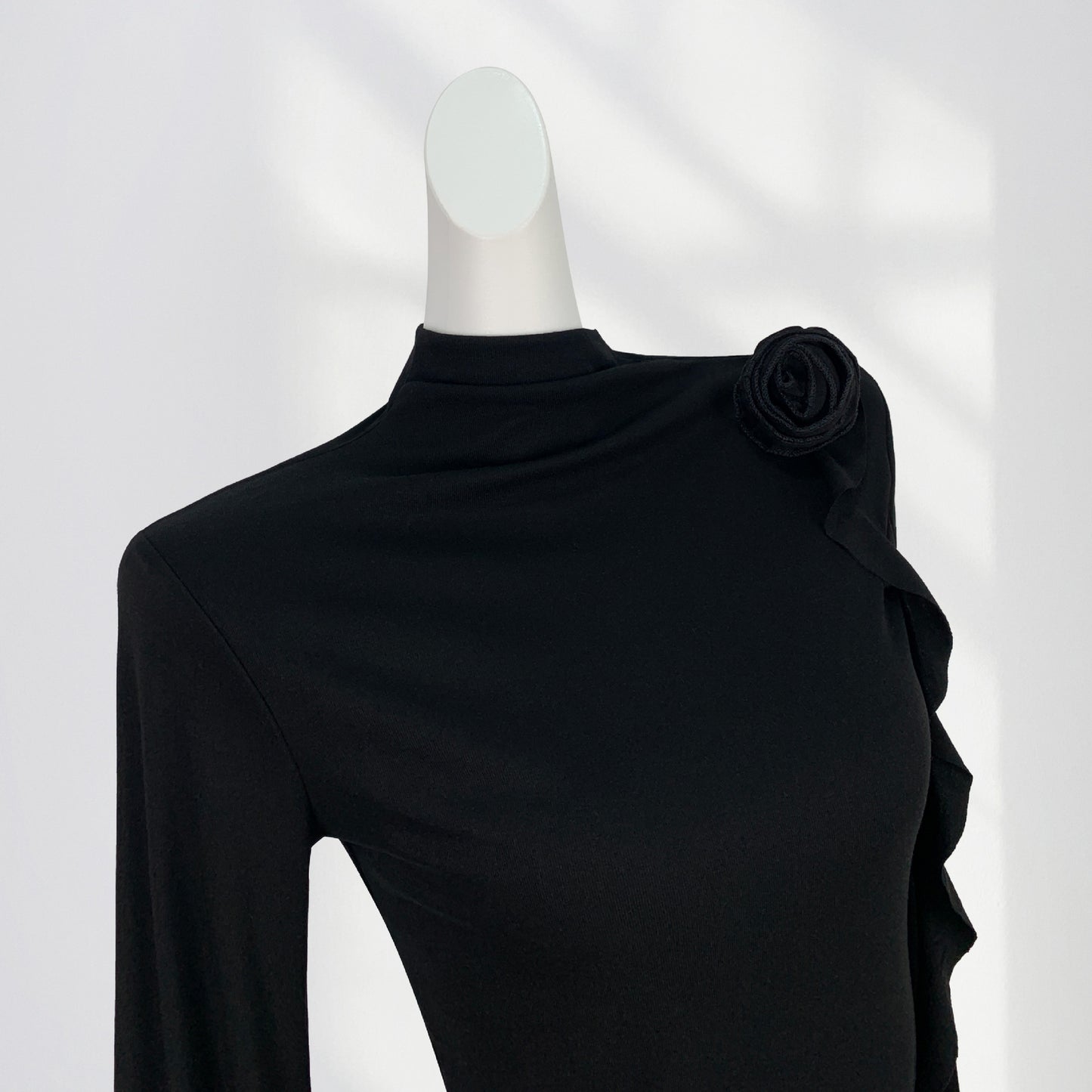 Combed Cotton High-End Half Turtleneck Long-Sleeved Slim Top, Chic and Beautiful Stereo Flower Decoration Right Shoulder T-Shirt for Women