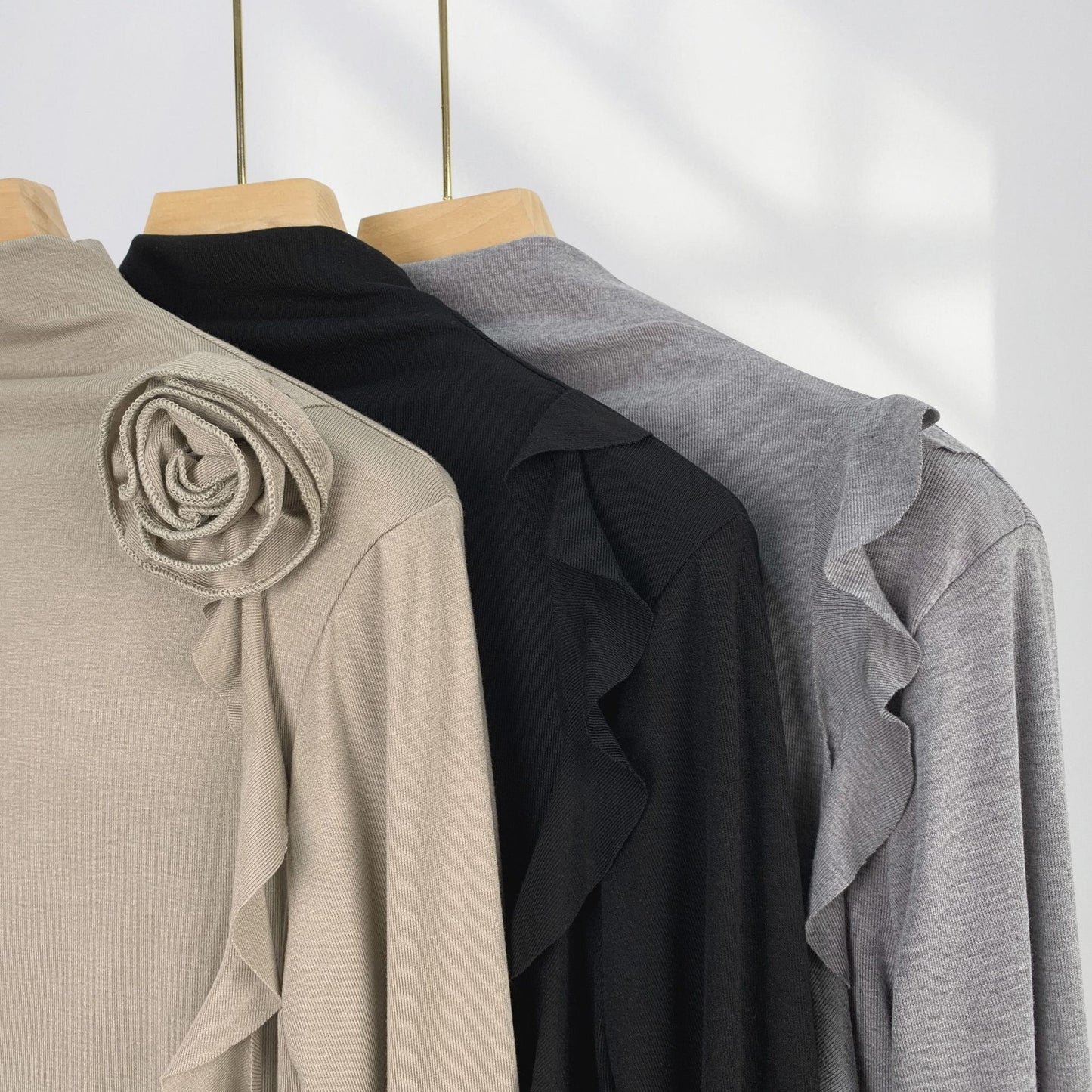Combed Cotton High-End Half Turtleneck Long-Sleeved Slim Top, Chic and Beautiful Stereo Flower Decoration Right Shoulder T-Shirt for Women