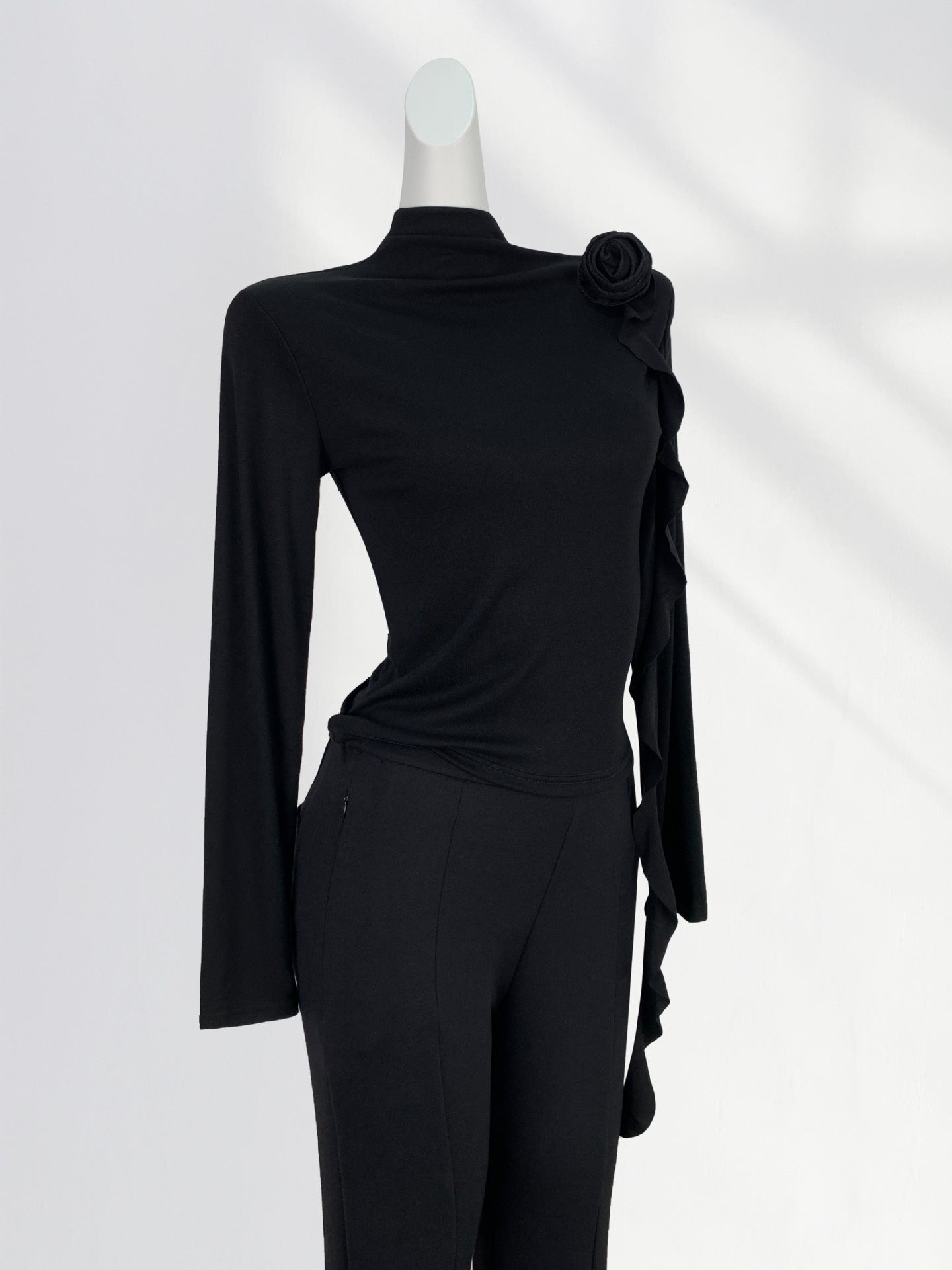 Combed Cotton High-End Half Turtleneck Long-Sleeved Slim Top, Chic and Beautiful Stereo Flower Decoration Right Shoulder T-Shirt for Women