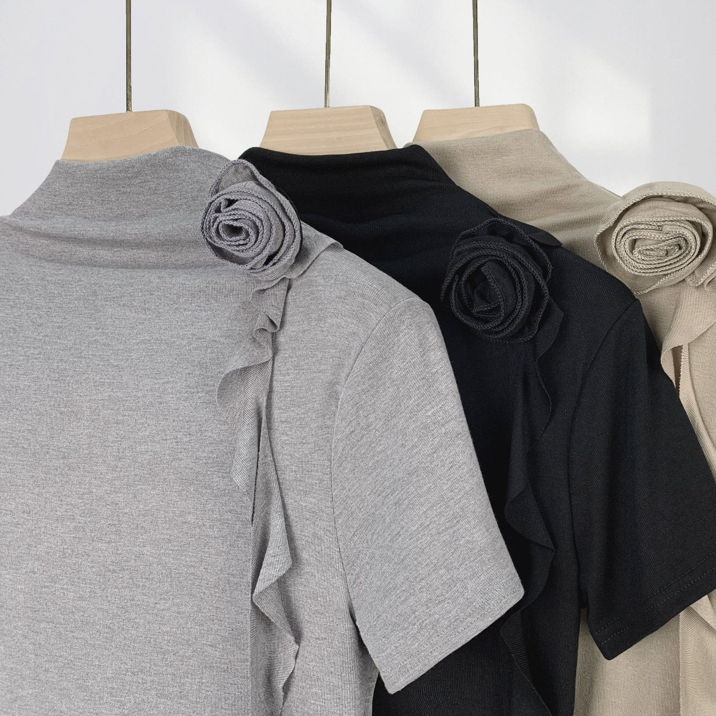 Combed Cotton High-End Half Turtleneck Long-Sleeved Slim Top, Chic and Beautiful Stereo Flower Decoration Right Shoulder T-Shirt for Women