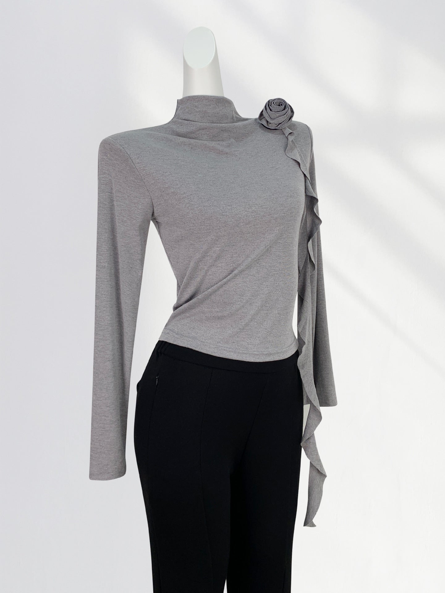 Combed Cotton High-End Half Turtleneck Long-Sleeved Slim Top, Chic and Beautiful Stereo Flower Decoration Right Shoulder T-Shirt for Women