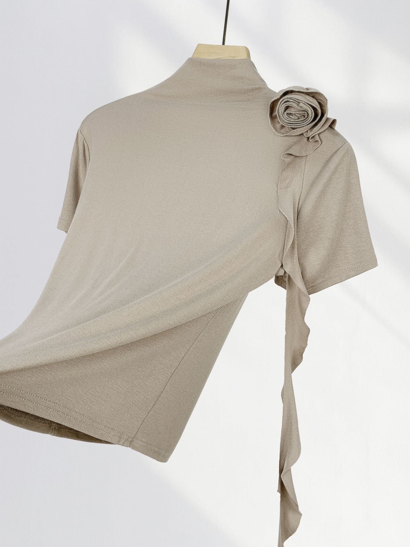 Combed Cotton High-End Half Turtleneck Long-Sleeved Slim Top, Chic and Beautiful Stereo Flower Decoration Right Shoulder T-Shirt for Women