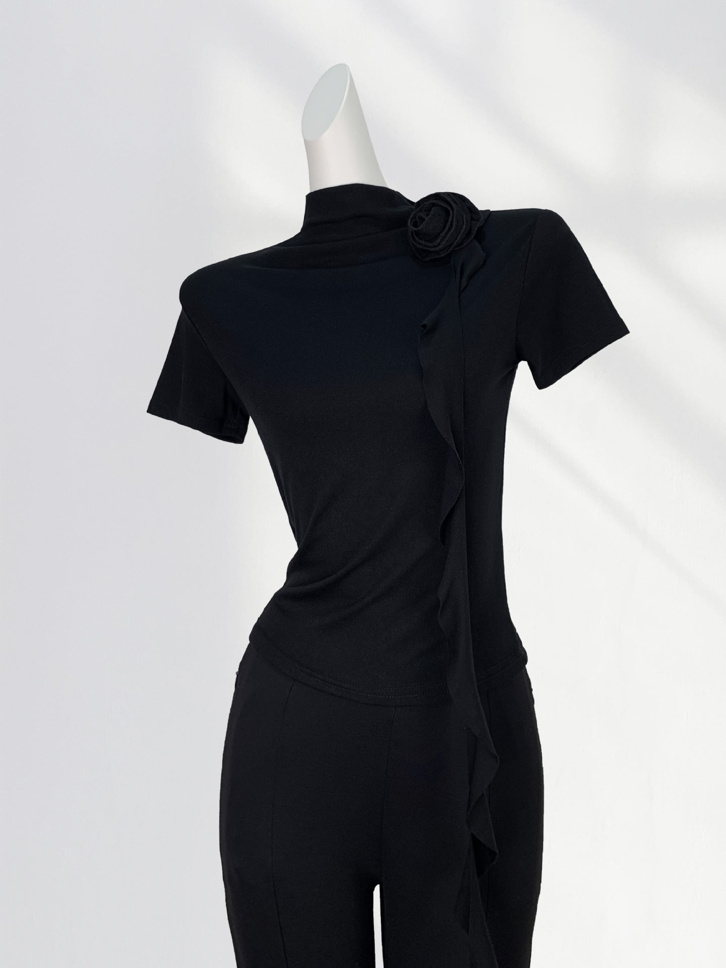 Combed Cotton High-End Half Turtleneck Long-Sleeved Slim Top, Chic and Beautiful Stereo Flower Decoration Right Shoulder T-Shirt for Women