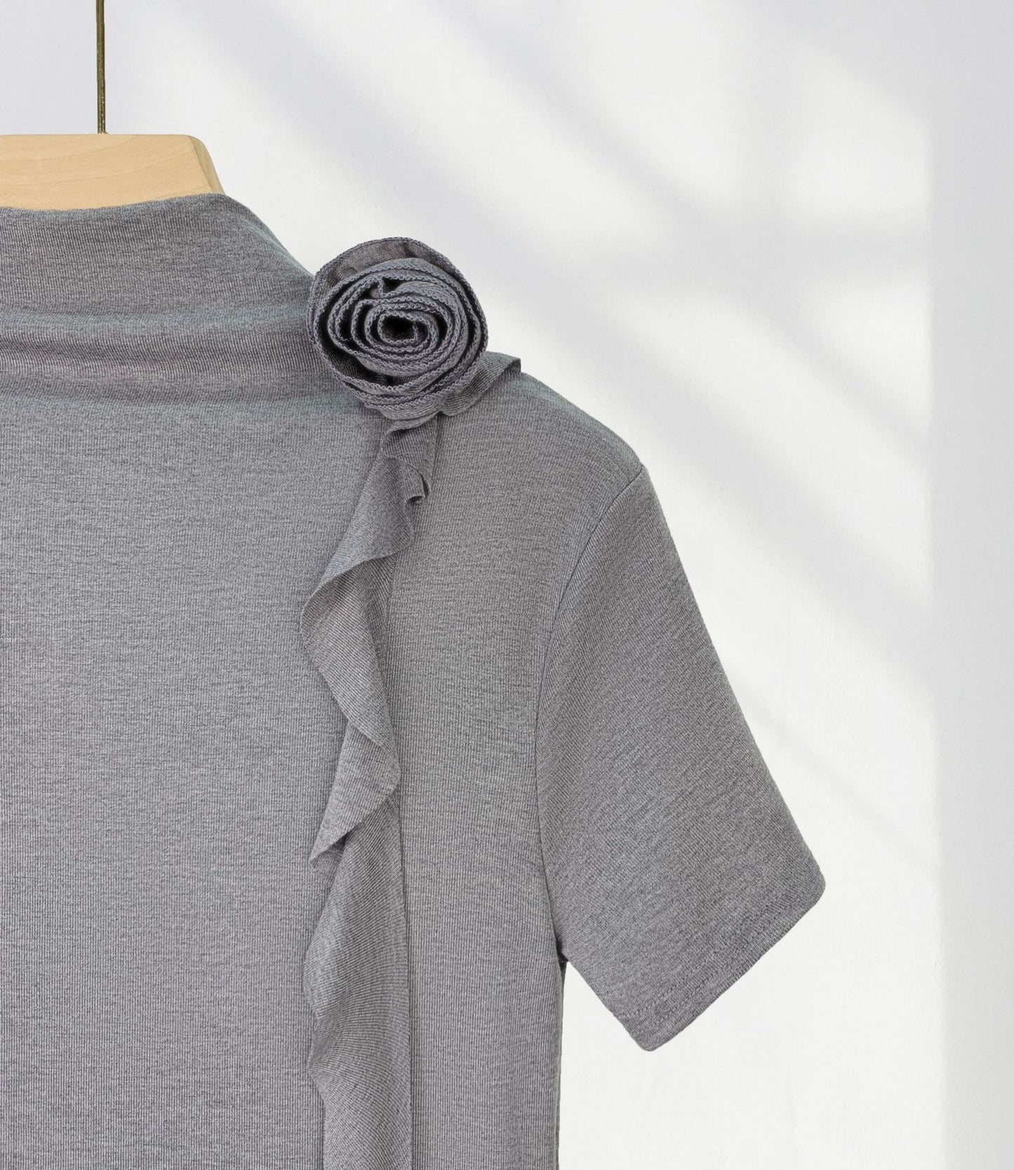 Combed Cotton High-End Half Turtleneck Long-Sleeved Slim Top, Chic and Beautiful Stereo Flower Decoration Right Shoulder T-Shirt for Women