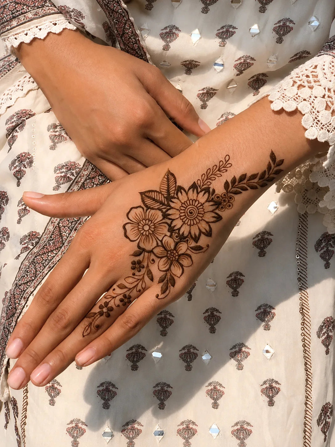 GOLECHA Brown Henna Tattoo Pigment Paste 30g For Faux Freckles Mehndi Body Art Temporary Tattoo Supplies Natural Skin Tint Cone