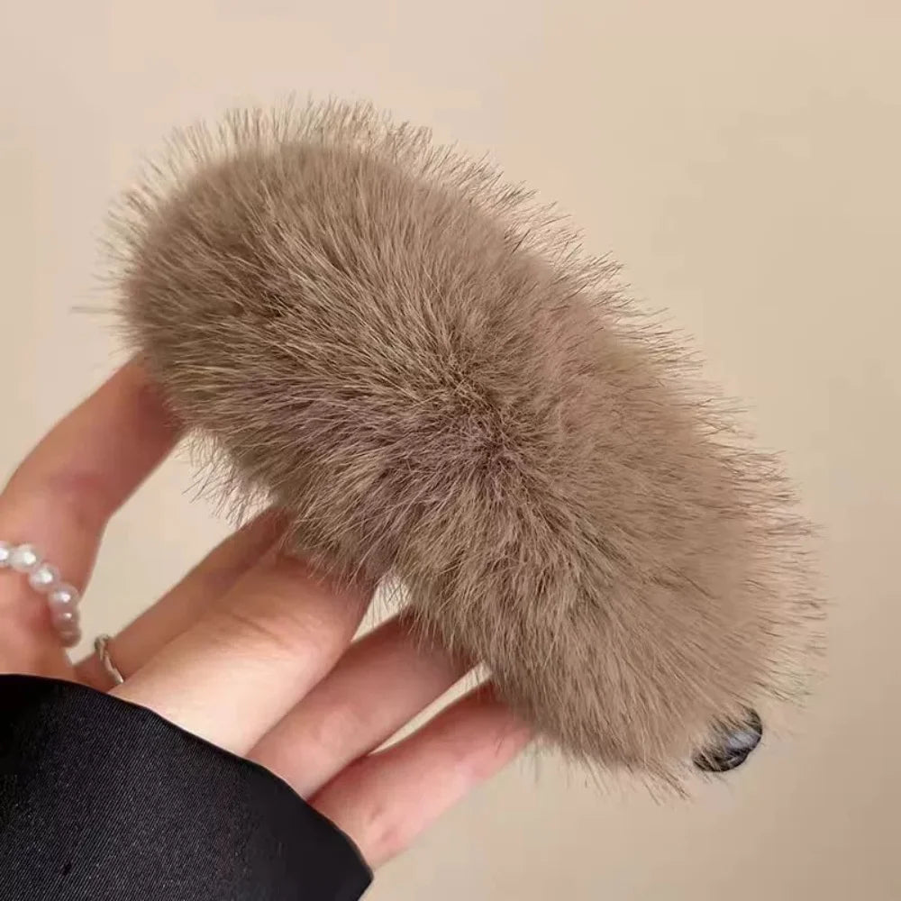 Winter Furry Small Twist Clip Girls Fashion Plush Hair Clip Plastic Acrylic Twisted Hair Claw Fashion Women Hair Accessories