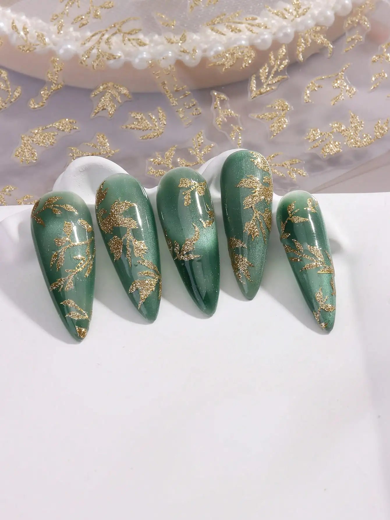 3D Hellgoldene Glitzer Blatt Nail Art Aufkleber Glänzender Glitzer Blätter Design selbstklebende Nail Art Dekorationen für DIY