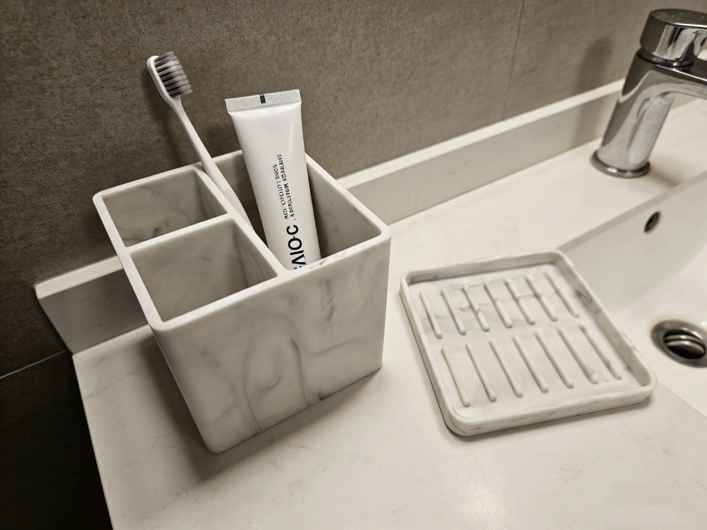 Multifunctional Desktop Storage Toothbrush Storage Box Toiletries Storage Tray Silicone Bathroom Toothbrush Holder Makeup Brush