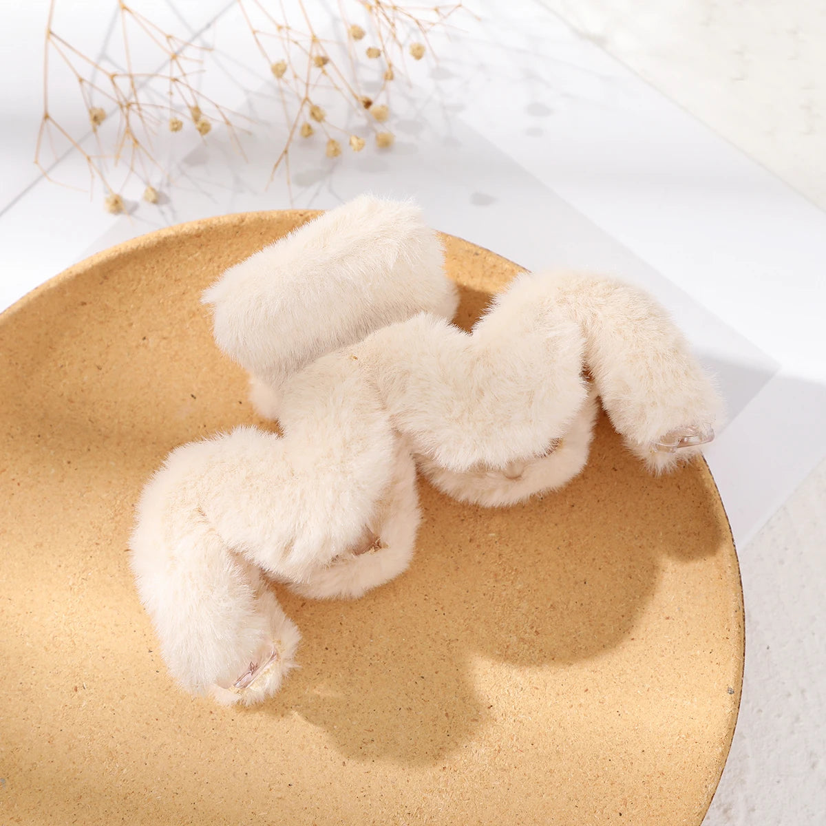 AWAYTR Winter Plush Hair Claw Elegant Acrylic Hairpins Faux Fur Hair Clip Barrette Crab Headwear for Women Girls Hair Accessorie