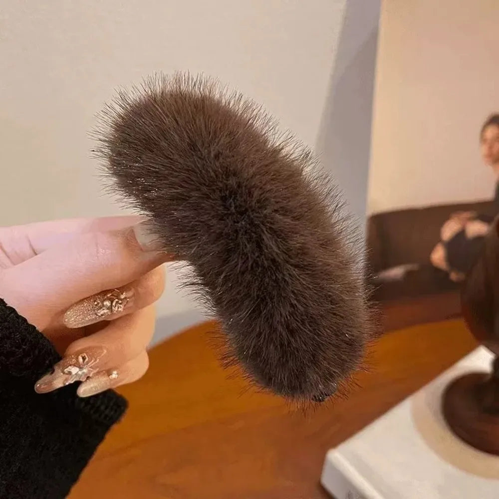 Winter Furry Small Twist Clip Girls Fashion Plush Hair Clip Plastic Acrylic Twisted Hair Claw Fashion Women Hair Accessories