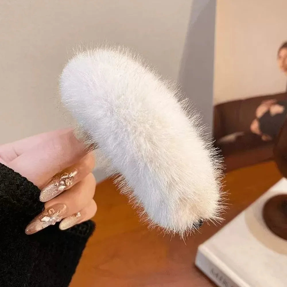 Winter Furry Small Twist Clip Girls Fashion Plush Hair Clip Plastic Acrylic Twisted Hair Claw Fashion Women Hair Accessories
