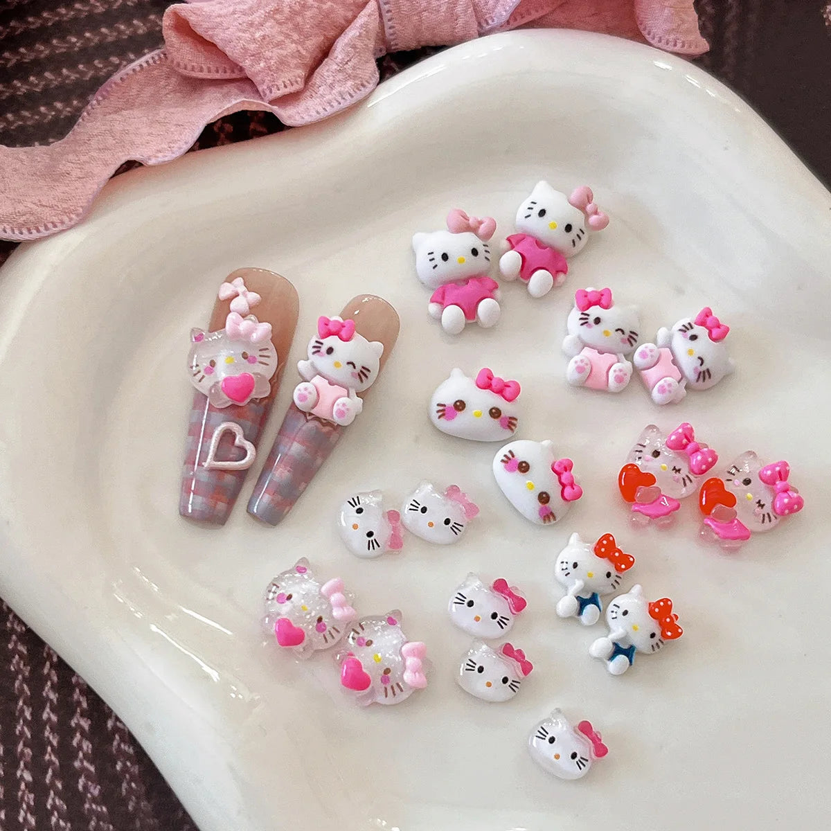 120PCS Boxed Mixed Sanrio Nail Charms Kuromi Cinnamoroll My Melody Resin Nail Decor DIY Manicure Nail Art Accessories