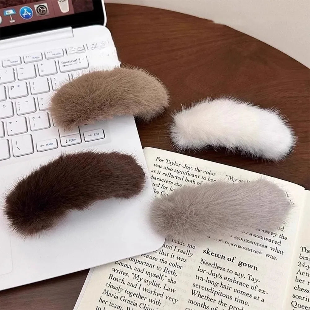 Winter Furry Small Twist Clip Girls Fashion Plush Hair Clip Plastic Acrylic Twisted Hair Claw Fashion Women Hair Accessories