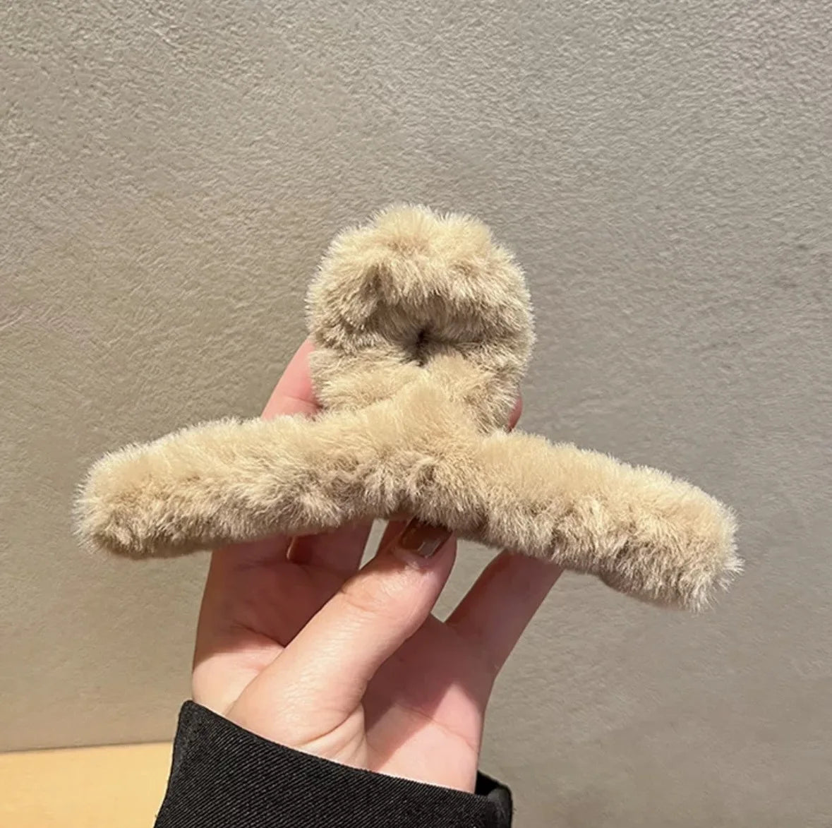 Autumn and Winter Plush Claw for Women Elegant Acrylic Crab Barrette Hairpin Girl-Hair Accessories Furry Headwear Hair Claw Clip