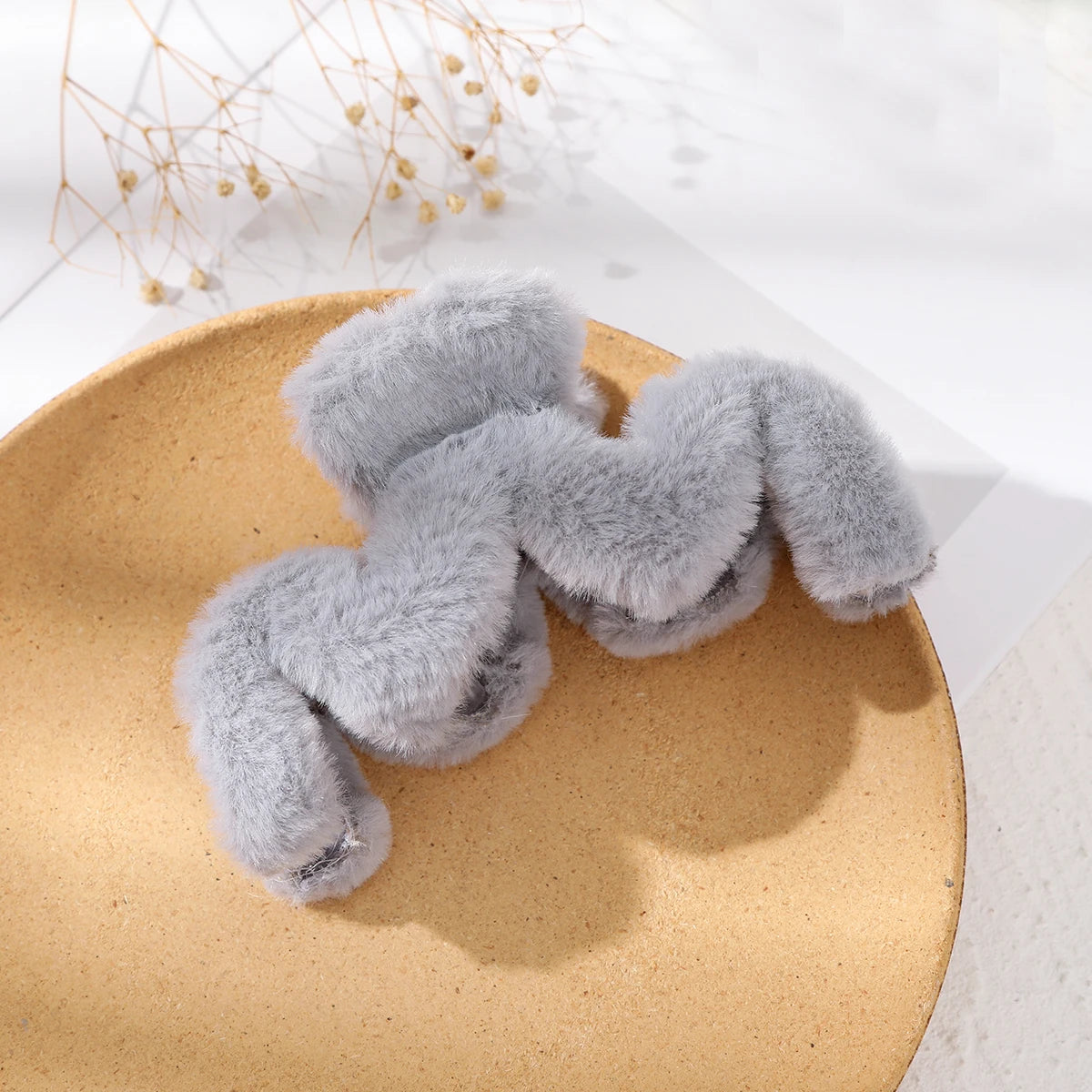 AWAYTR Winter Plush Hair Claw Elegant Acrylic Hairpins Faux Fur Hair Clip Barrette Crab Headwear for Women Girls Hair Accessorie