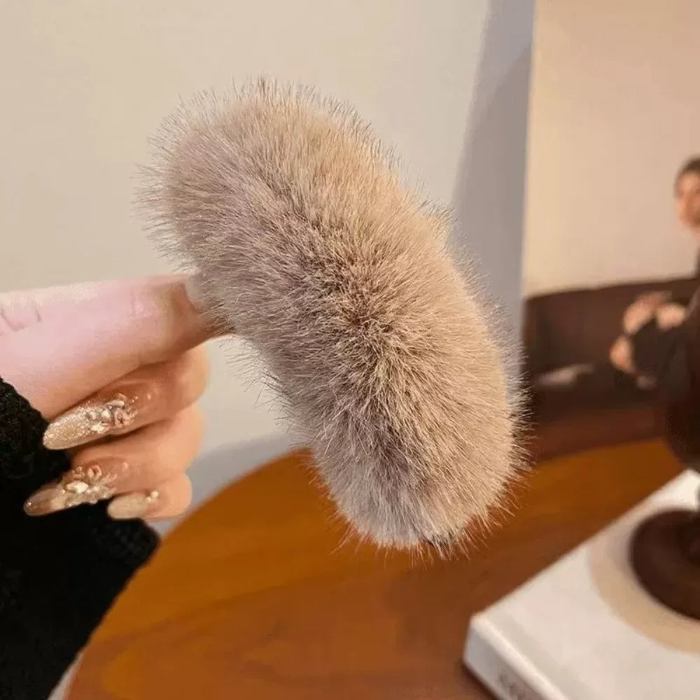 Winter Furry Small Twist Clip Girls Fashion Plush Hair Clip Plastic Acrylic Twisted Hair Claw Fashion Women Hair Accessories
