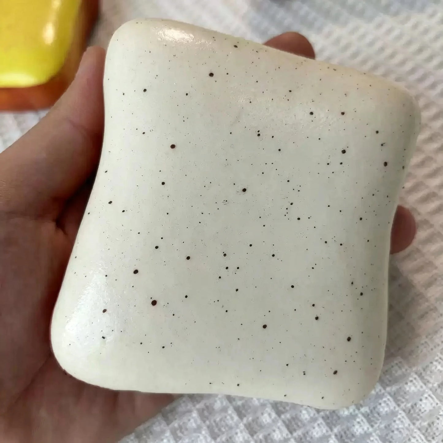 1 Piece of Bread-Shaped Buttery Squishy Toy, Slow Rebound Sensory Stimulation Squeeze Toy, Anxiety-Relieving Stress Ball, Small and Cute Pocket-Sized Stress-Relief Toy, Party Favors, Easter Egg Fillers, Christmas Stocking Stu