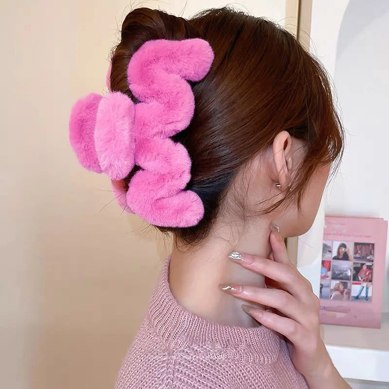 AWAYTR Winter Plush Hair Claw Elegant Acrylic Hairpins Faux Fur Hair Clip Barrette Crab Headwear for Women Girls Hair Accessorie