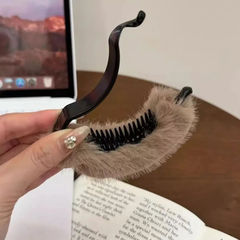 Winter Furry Small Twist Clip Girls Fashion Plush Hair Clip Plastic Acrylic Twisted Hair Claw Fashion Women Hair Accessories