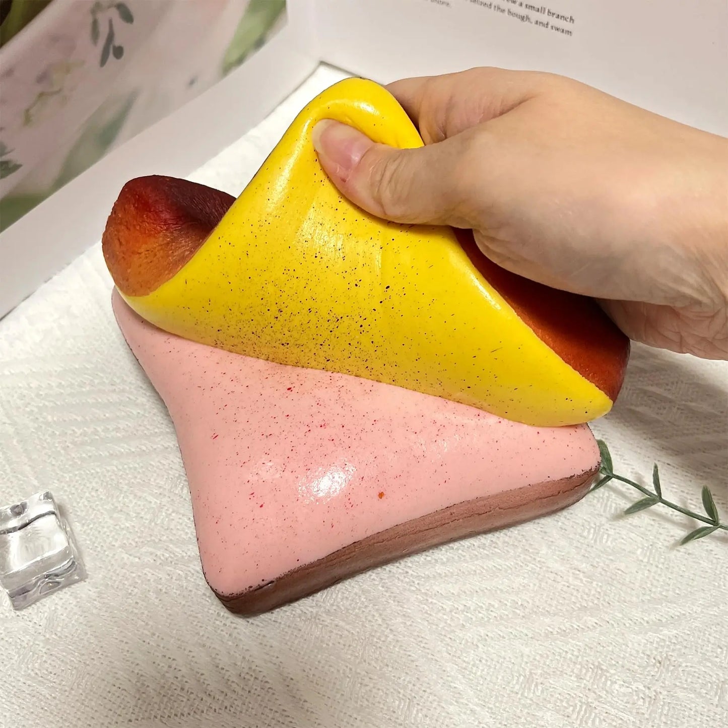 1 Piece of Bread-Shaped Buttery Squishy Toy, Slow Rebound Sensory Stimulation Squeeze Toy, Anxiety-Relieving Stress Ball, Small and Cute Pocket-Sized Stress-Relief Toy, Party Favors, Easter Egg Fillers, Christmas Stocking Stu