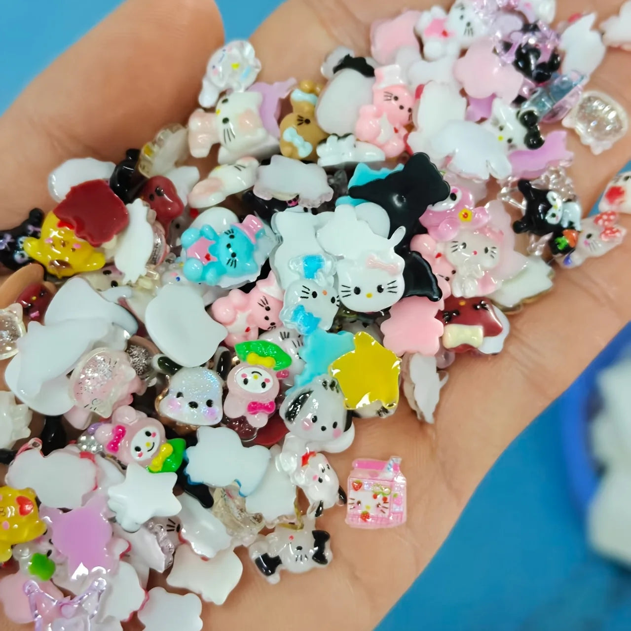 120PCS Boxed Mixed Sanrio Nail Charms Kuromi Cinnamoroll My Melody Resin Nail Decor DIY Manicure Nail Art Accessories